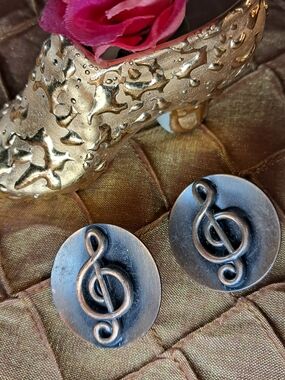 Vintage Musical G Treble Clef Design Circular Earrings (Blackened Goldtone)